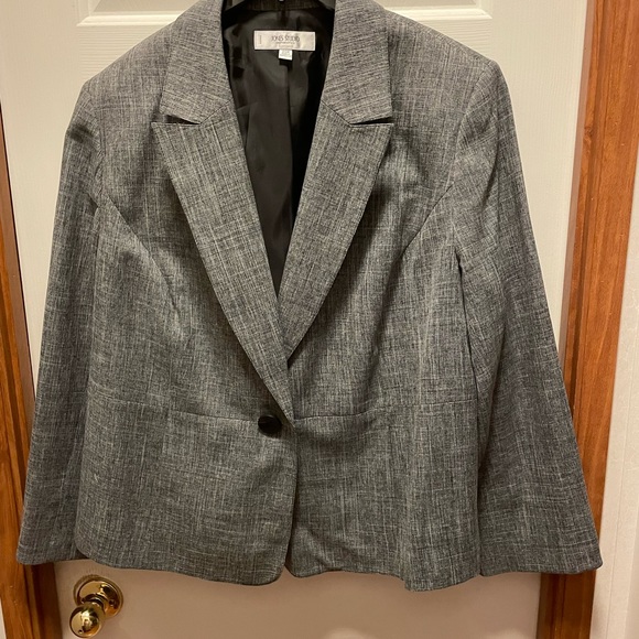 Woman’s Blazer - Picture 2 of 2